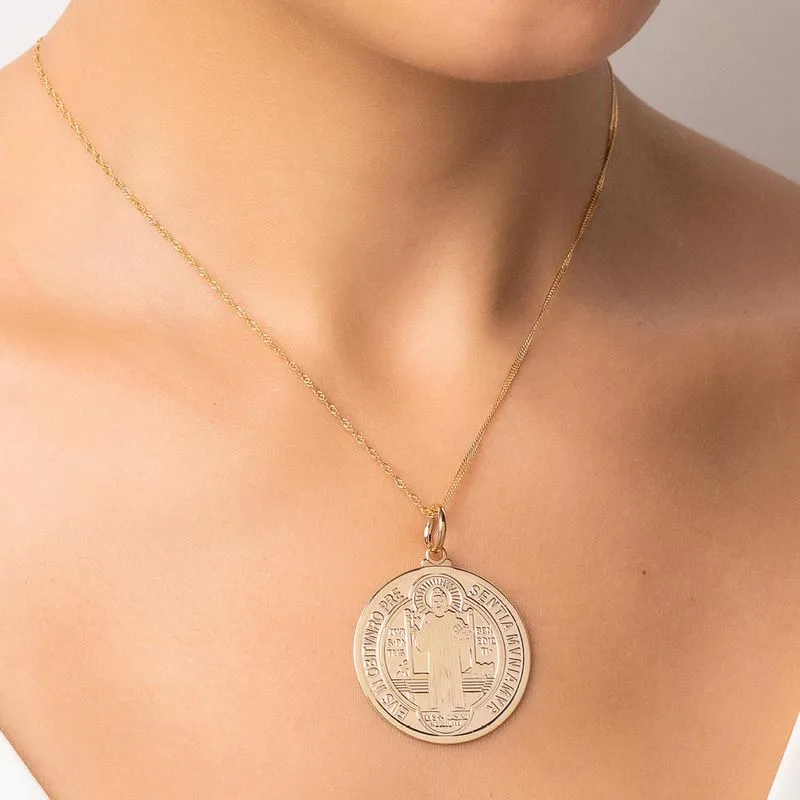 Pingente Medalha De São Bento Folheado a Ouro 18k - 542770 - Imagem 2